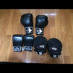 Boxing gloves set